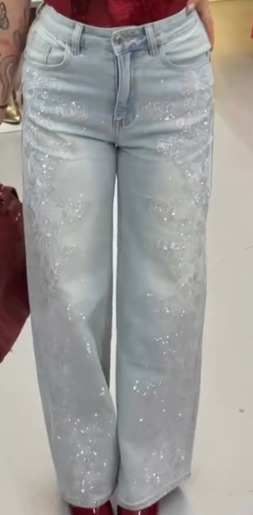 Jeans ricamato con glitter
