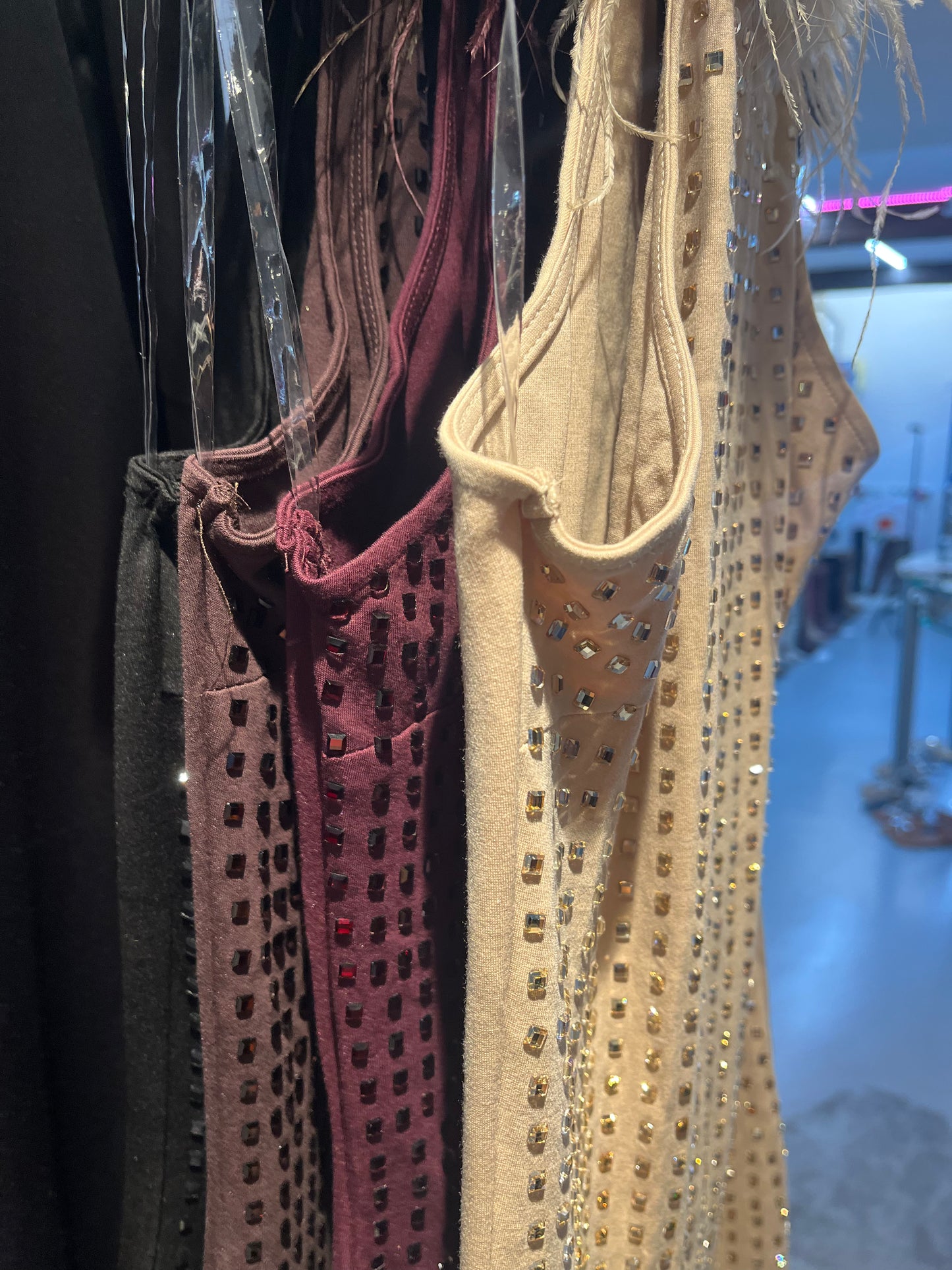Abito piume glitter longhette